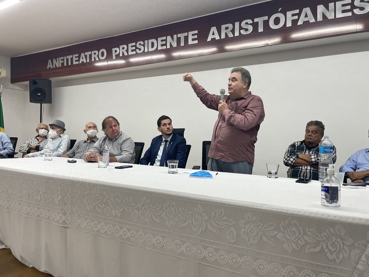 SantaCruzFC's tweet photo. Hoje aconteceu a cerimônia de aclamação do novo Presidente e vice do Santa Cruz. Antônio Luiz Neto e Jairo Rocha tomaram posse nesta segunda-feira, ao lado de outros grandes tricolores presentes do nosso anfiteatro. 

📸 - Henrique Barros / Assessoria https://t.co/kFMakfuRne
