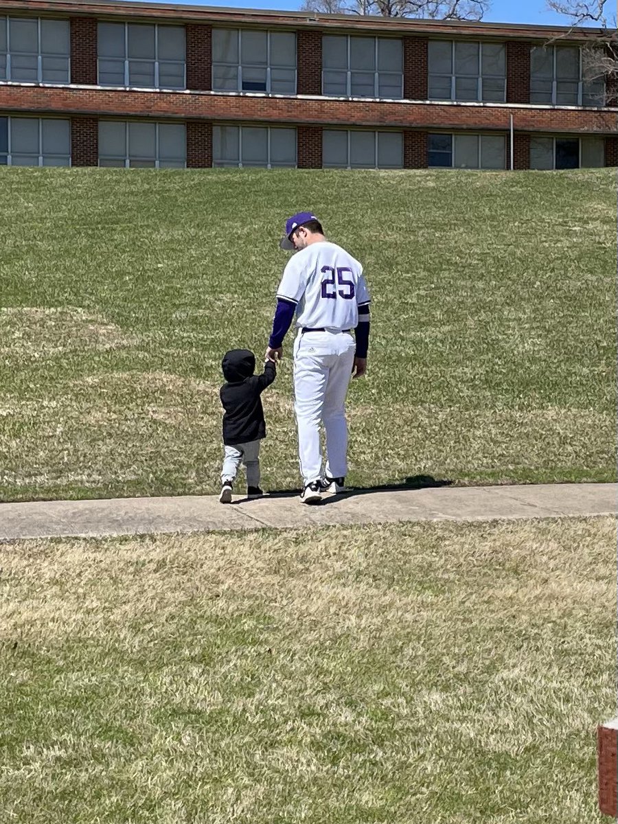 thetammywillis's tweet photo. Family & Baseball ๐ #UncleBo https://t.co/Z6Tt47ClAo