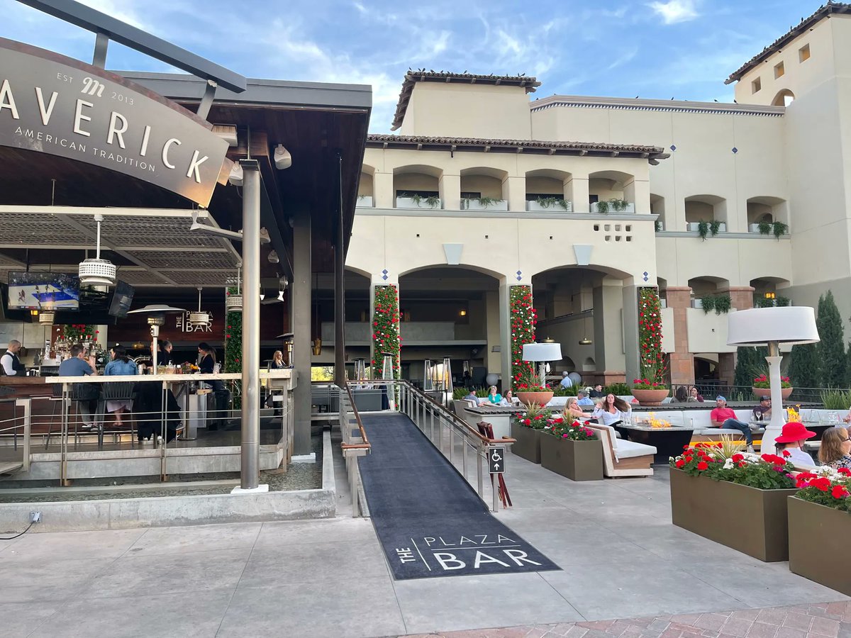 i4cp's tweet photo. We’re kicking off the #i4cpconference right now with the Welcome Reception. https://t.co/Sfa7KZJPMq https://t.co/pIAPThpXOK