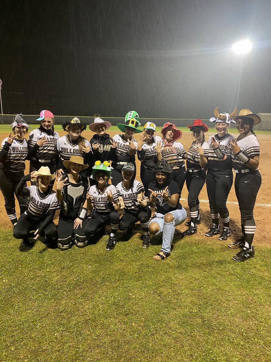 It’s raining dubs in Nederland tonight!!! Big win against PNG 2-1. LET’S GOOOOOOO 💪🏼👏🏼🔥 #MidcountyMadness #OURHOUSE