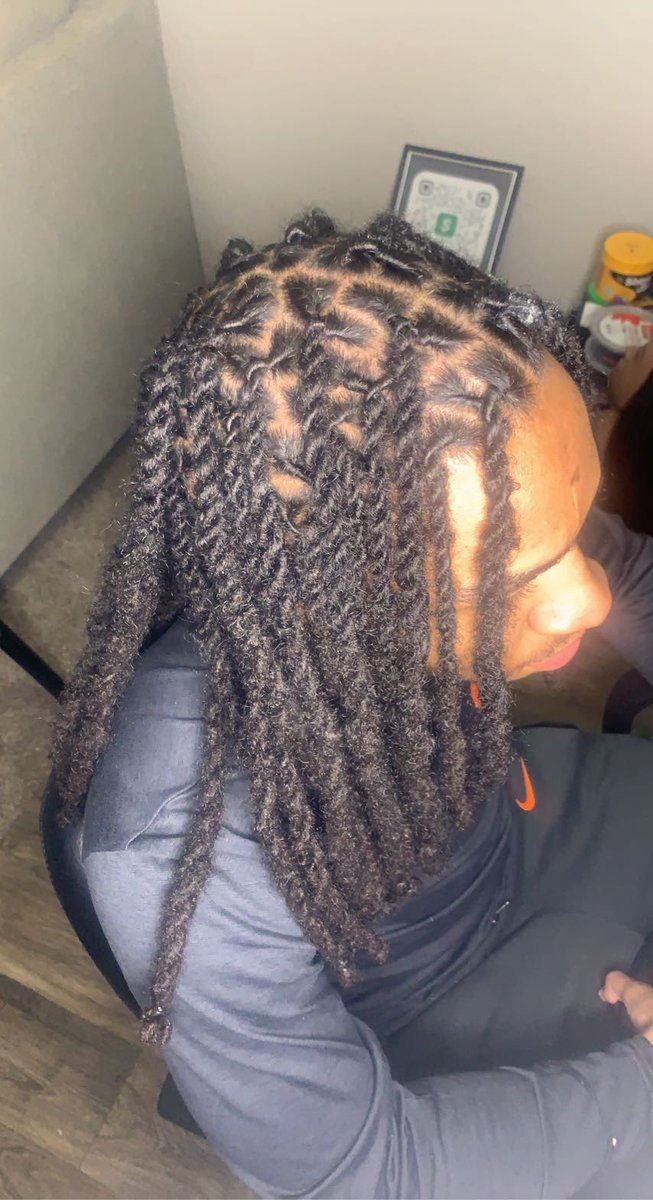 Kanae_Patricia's tweet photo. Late evening client #DallasStylist #Locs #Twist #StylesxKP 🌹💚 DM for booking https://t.co/TABC5vXgh1