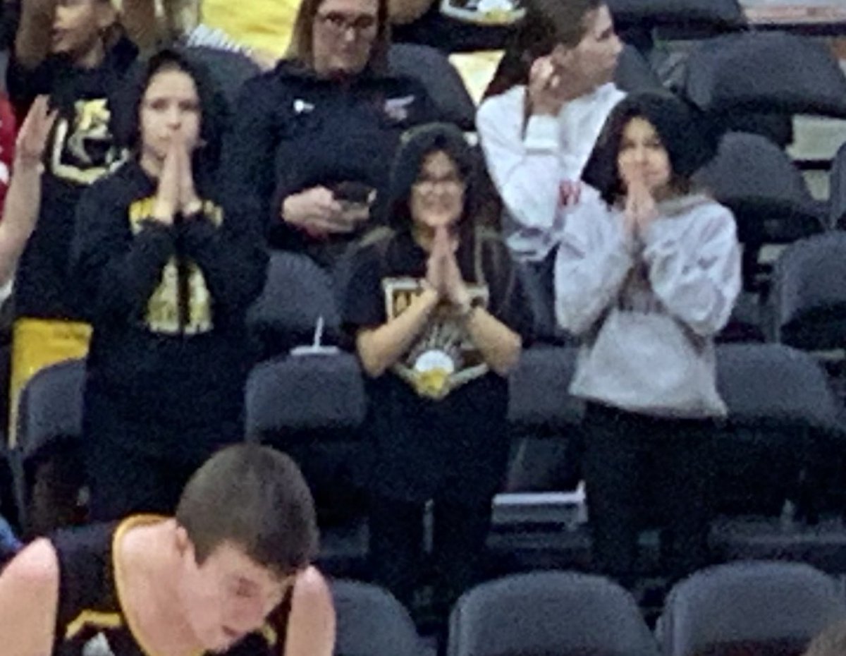 MAVSFACS's tweet photo. @ClubAndale @buck3jb @AHS_INDIANS @AndaleAthletics @robinsonc99 @BruceBuethe @katepapadelis Thank you for providing the towels! They were a huge hit in the stands by many! https://t.co/1kwWlK8U7C