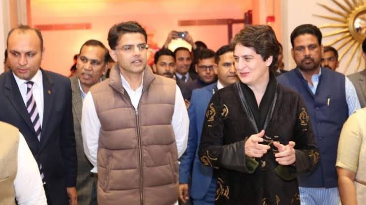 sarika_pilot's tweet photo. @priyankagandhi ने CWC की बैठक में कहा,उत्तर प्रदेश में प्रचार करने के लिए जिन नेताओं को बुलाया वह नही आए। सिर्फ़ सचिन पायलट ने चुनाव मे पार्टी के लिए काम किया।  @SachinPilot https://t.co/UMnvafRE8i