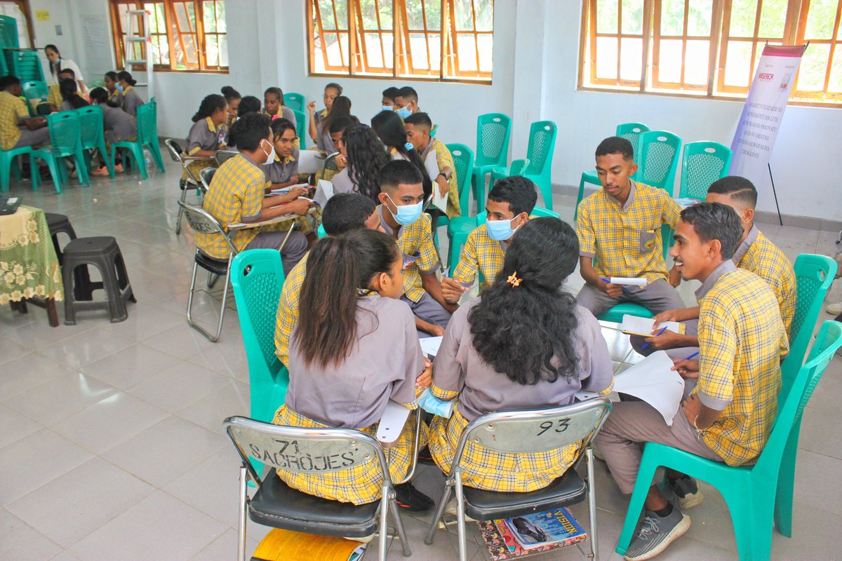 CepadL's tweet image. Welcome to our Class. in this week we meet again students from Sao Pedro Comoro &amp;amp; SACROJES Becora. the students very happy participated in Integrity Reflection Session, Good Governance Program Implemented by CEPAD &amp;amp; Financed by @Misereor #Integrity