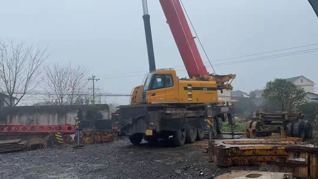 Jessica99854409's tweet image. Have a look with this year 2013 big #crane, the max lifting capacity could reach 100T. Anybody intrested?

#imachine,your #usedmachine parterner.
#truckcrane #usedcrane #usedtruckcrane #100Tcrane #marineequipment #containerhanding #Sanymarine #sany