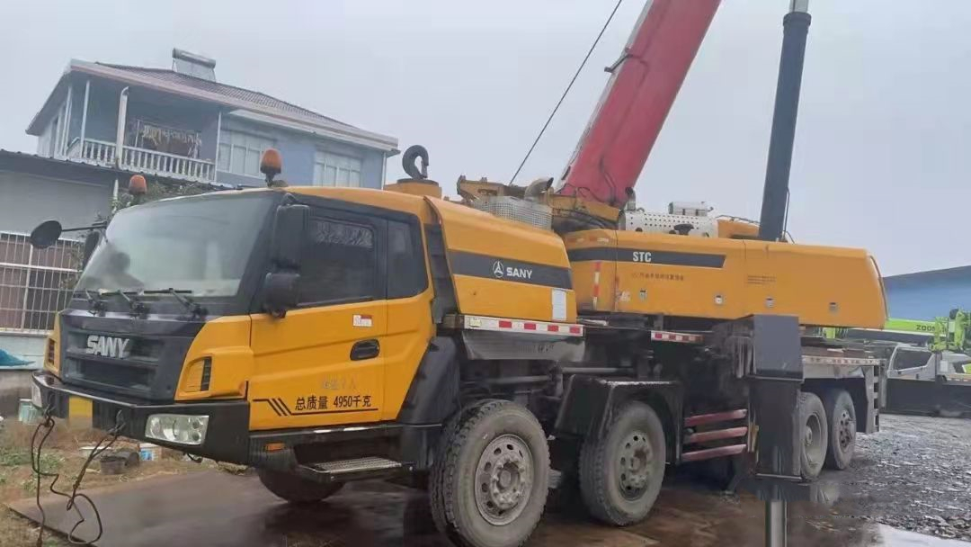 Jessica99854409's tweet image. Have a look with this year 2013 big #crane, the max lifting capacity could reach 100T. Anybody intrested?

#imachine,your #usedmachine parterner.
#truckcrane #usedcrane #usedtruckcrane #100Tcrane #marineequipment #containerhanding #Sanymarine #sany