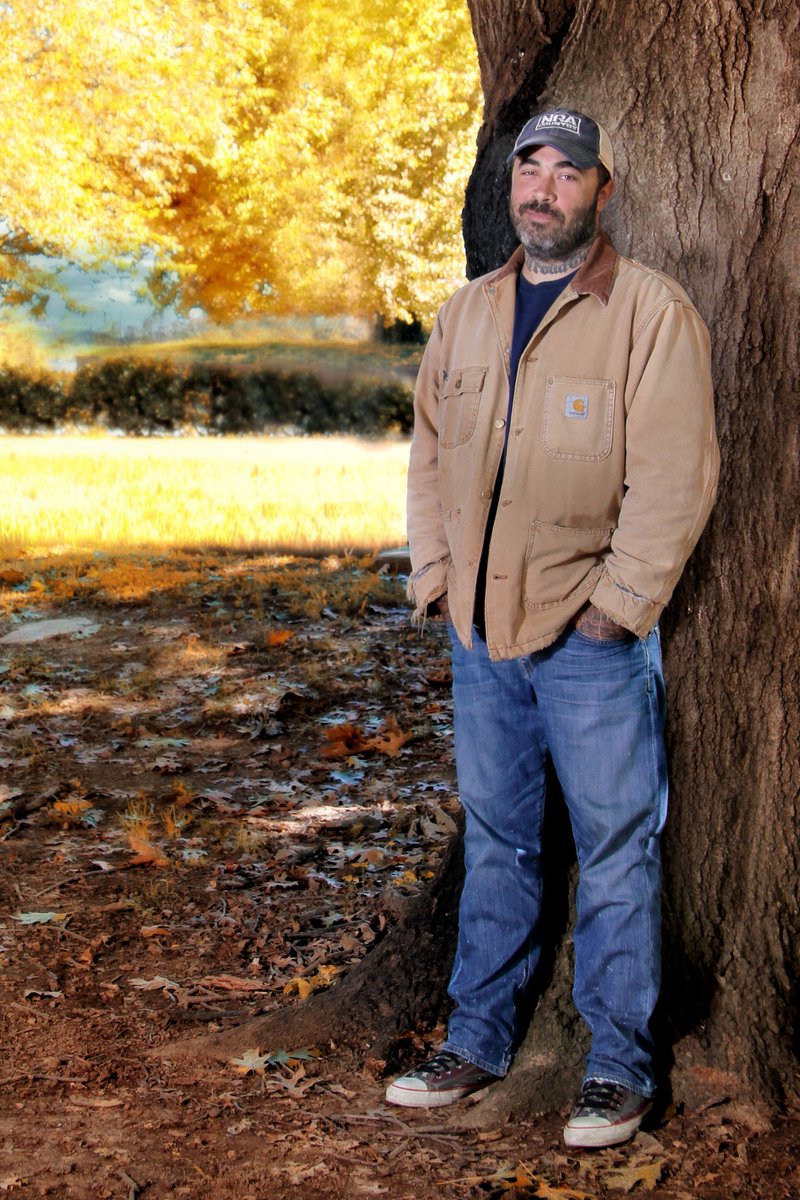 Goldylocksrocks's tweet photo. This was a shot from a beautiful fall day with a really cool subject. @Aaronlewismusic was so chill and such a gentleman. I can't wait to shoot you again brother
His new single out is #GoodbyeTown. Give it a spin. 🤘
https://t.co/XzWOsHlR4c
#TheFactoryPhotography https://t.co/eFKkvY8cRh