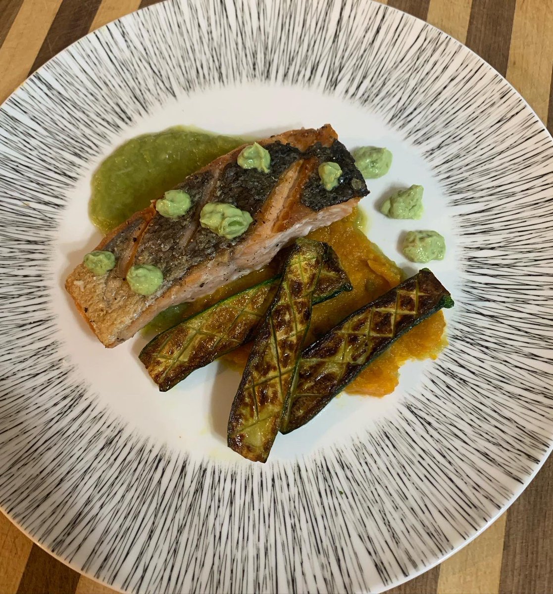 dallascarlson's tweet photo. Crispy skin salmon, asparagus purée, sweet potato, baby zucchini, avocado lime crema.
.
#homechef #cheflife #truecooks #nycchef #chefdallascarlson #killinitinthekitchen #makinmygrandmasproud https://t.co/Vt9I3iDCuO