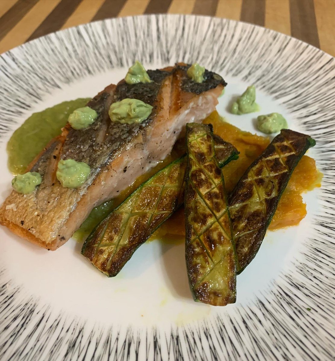 dallascarlson's tweet photo. Crispy skin salmon, asparagus purée, sweet potato, baby zucchini, avocado lime crema.
.
#homechef #cheflife #truecooks #nycchef #chefdallascarlson #killinitinthekitchen #makinmygrandmasproud https://t.co/Vt9I3iDCuO