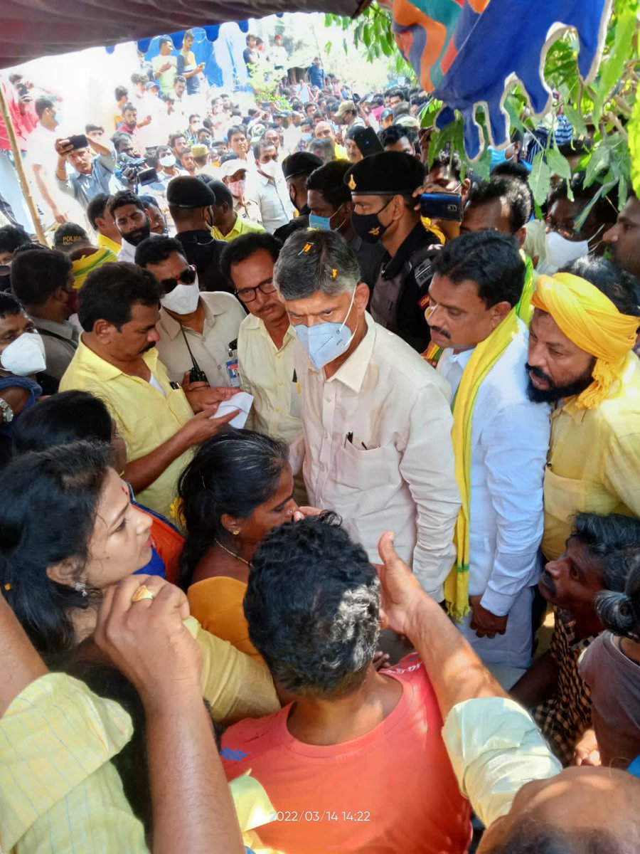 PChalam's tweet photo. జంగారెడ్డిగూడెం లో నాటు సారా తాగి చనిపోయిన కుటుంబాల కు భరోసా ఇస్తూ అండగా నిలబడ్డాడు మాజీ ముఖ్యమంత్రి వర్యులు శ్రీ నీ నారా చంద్రబాబునాయుడు గారు... https://t.co/ja2aDk9Pb4