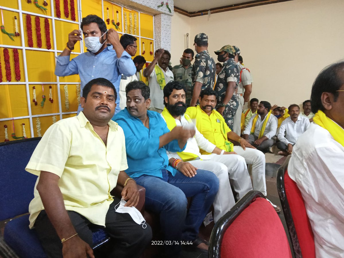 PChalam's tweet photo. జంగారెడ్డిగూడెం లో నాటు సారా తాగి చనిపోయిన కుటుంబాల కు భరోసా ఇస్తూ అండగా నిలబడ్డాడు మాజీ ముఖ్యమంత్రి వర్యులు శ్రీ నీ నారా చంద్రబాబునాయుడు గారు... https://t.co/ja2aDk9Pb4