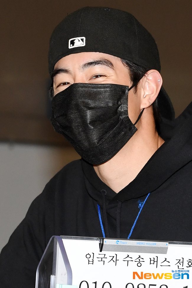 tnmarkk's tweet photo. Landed safely on my second home. Seoul, I’m back and thank you for waiting. It’s all never been easy but now nothing’s impossible. https://t.co/IDr93aNulR