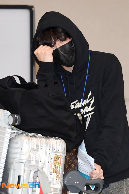 tnmarkk's tweet photo. Landed safely on my second home. Seoul, I’m back and thank you for waiting. It’s all never been easy but now nothing’s impossible. https://t.co/IDr93aNulR