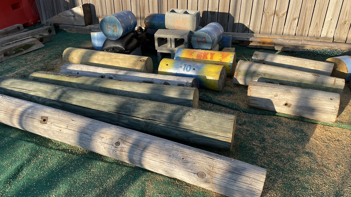 F3LogPT's tweet photo. #F3Log’s workshop received several unfinished logs today🎉 

You may run, you may hide but soon an #F3Log will find you…🪵

@F3Metro🛡#ISI https://t.co/L2xO2g63rR