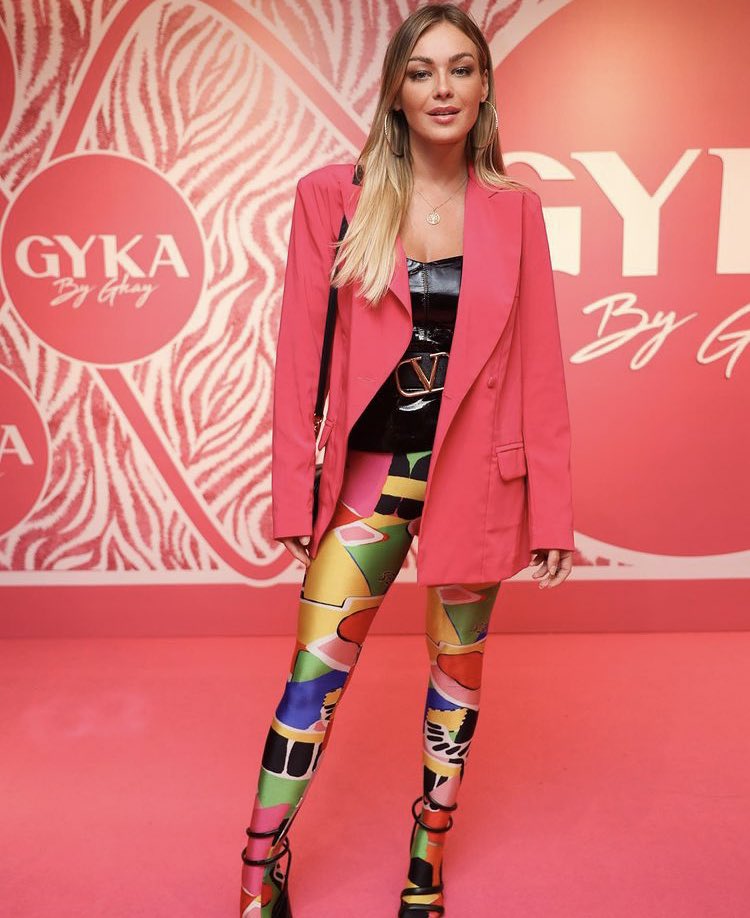 Look da <a href="/bbaheck/">Bárbara Heck</a> para o lançamento da “GYKA” que está acontecendo agora em São Paulo.