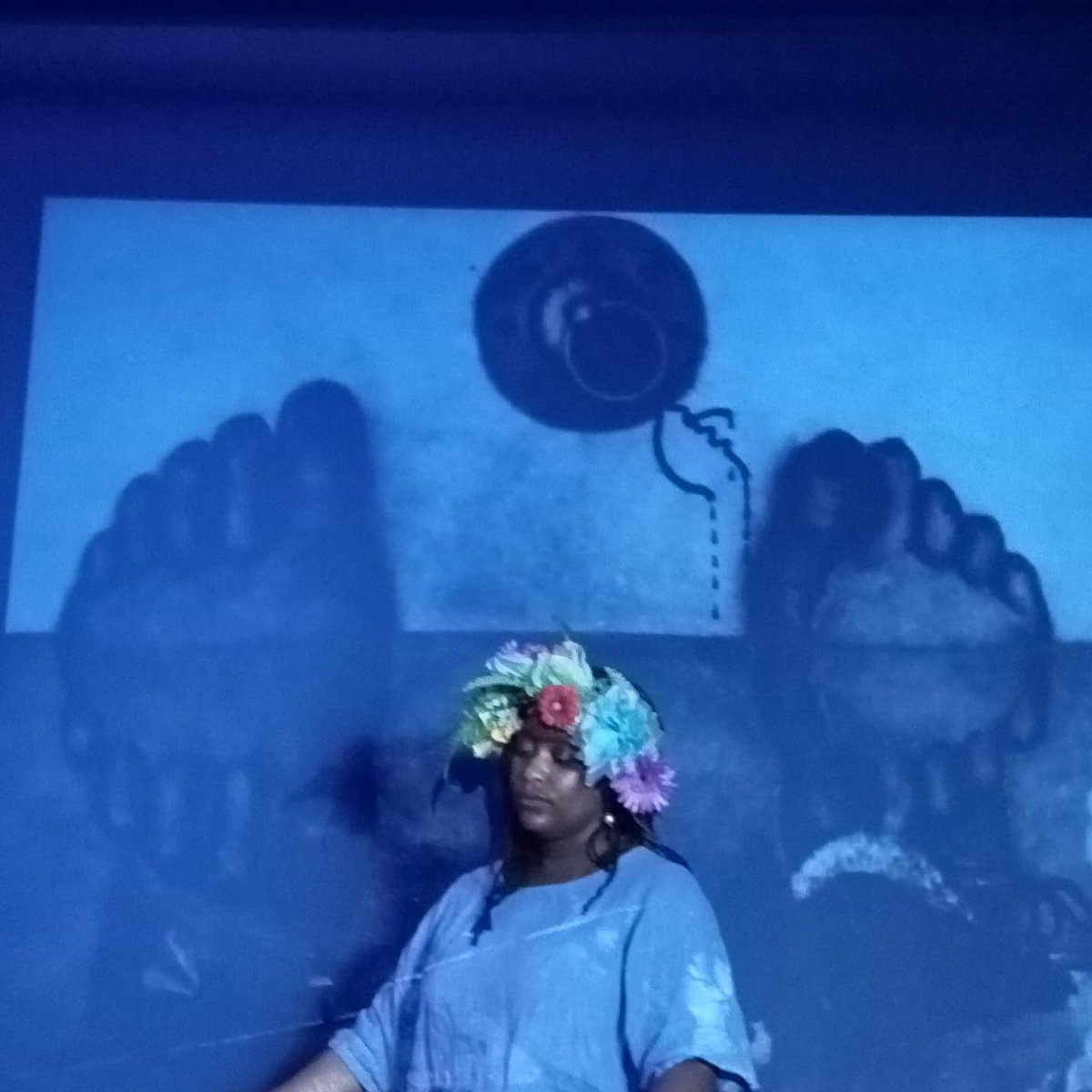 thejellyReading's tweet photo. Thanks Matt Hulse for leading our session at @Rdng_bsct_fctry with model, Shareece, inspired by Ali Ray's recent film about Frida Kahlo.
Next session is Mon 11 April 6.30pm to 8.30pm. Book via https://t.co/sQoIn2Re59 
#readingbiscuitfactory #fridakahlo #aliray #lifedrawing #rdguk https://t.co/Etu8yXYBv5