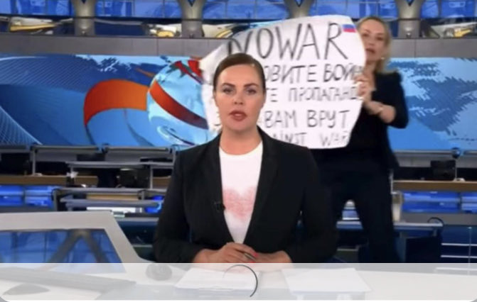 Contre nous de la tyranniiieu, l’étendard cinglant est levé. Vous êtes une héroïne pacifique du XXIème siècle