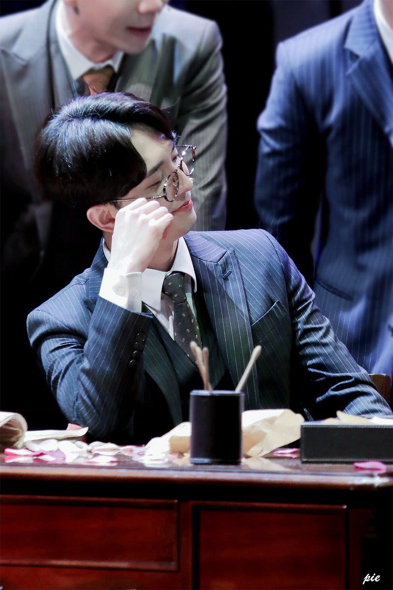 PIE_PIC_'s tweet photo. 220201 팬레터 커튼콜 윤나무 배우님 https://t.co/nuZjEVV66F