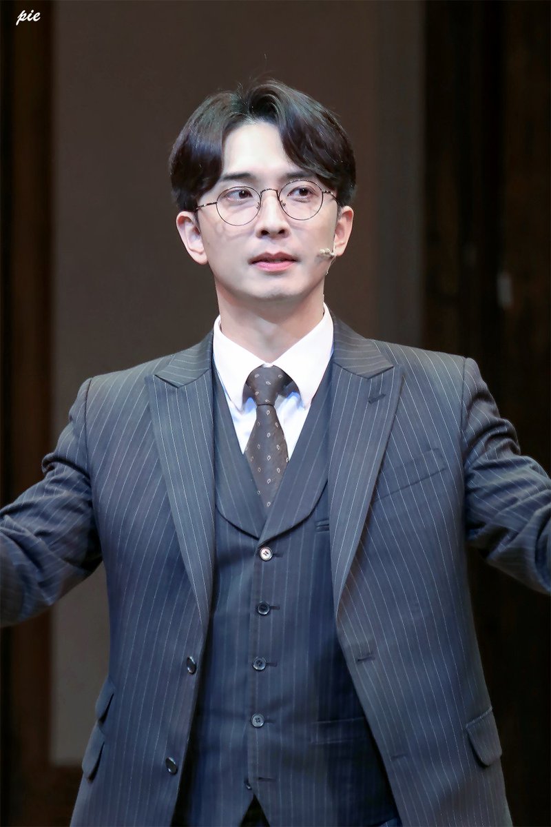PIE_PIC_'s tweet photo. 220201 팬레터 커튼콜 윤나무 배우님 https://t.co/nuZjEVV66F