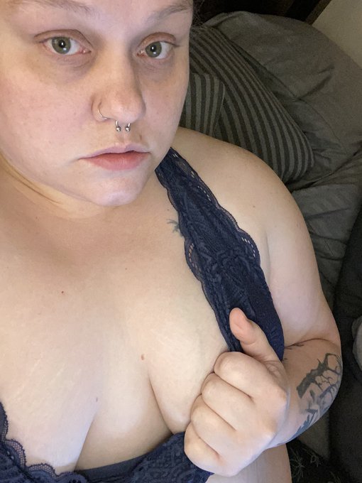 Seeing if just posting more random pics without hashtags brings any traffic. 🙂 but I&rsquo;m live on chaturbate