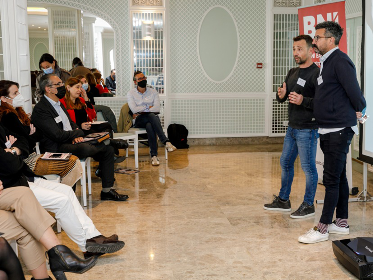 pintormallorca's tweet photo. La semana pasada asistimos a una reunión de @BNIbaleares en la que explicamos nuestra colaboración y vivencias en el proyecto de la @fvicenteferrer en Anantapur y cómo ello nos ha cambiado la vida 💪 #FundaciónVicenteFerrer #RSE #empreses #compromeses https://t.co/gpgRWGmm6k