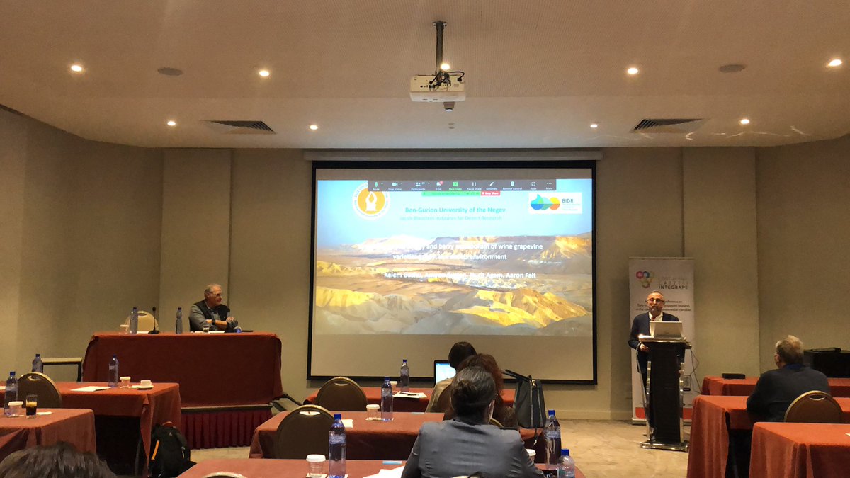 Grapediaportal's tweet image. Second day of #integrape CA17111 4th annual meeting. @aaronfait ‘s turn on grape cultivar diversity for desert growth conditions