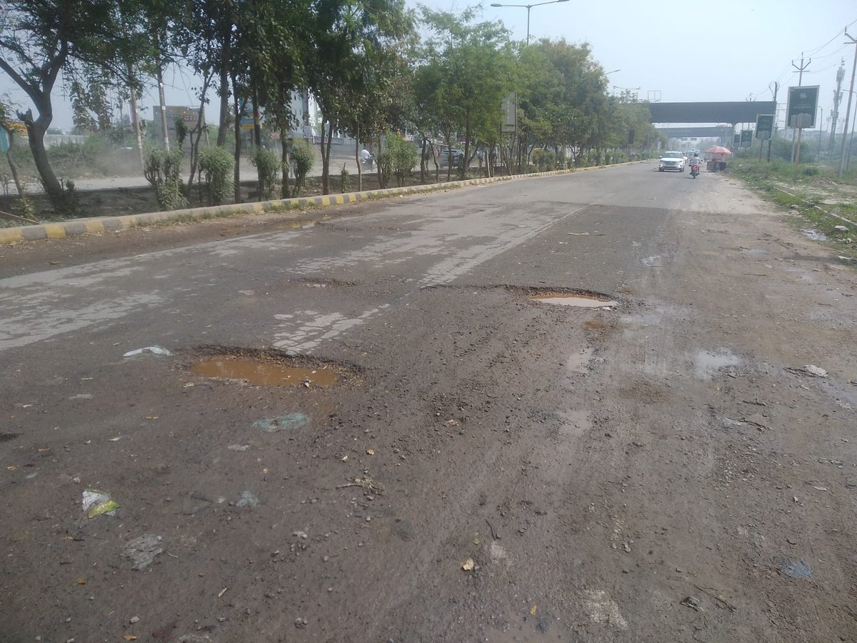 ravindra_aec's tweet photo. @GNN_Support @AMRUTCityGzb @SwachSurvekshan @swachhbharat @myogioffice @CMOfficeUP @UPGovt @HardeepSPuri @Mayor_Ghaziabad @dm_ghaziabad @ChiefSecyUP @Secretary_MoHUA Please take a look at pictures to understand the condition of Siddharth Vihar. https://t.co/ljUSb9PofY