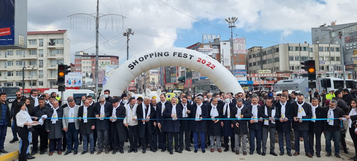 Şimdi Van Zamanı

Van Shopping Fest Van Valimiz Sn. Mehmet Emin Bilmez’in katılımıyla, açılış kurdelesinin kesilmesi ve kortej yürüyüşü ile başladı.
<a href="/valibilmez/">Mehmet Emin Bilmez</a>

#VanShoppingFest 
#Van