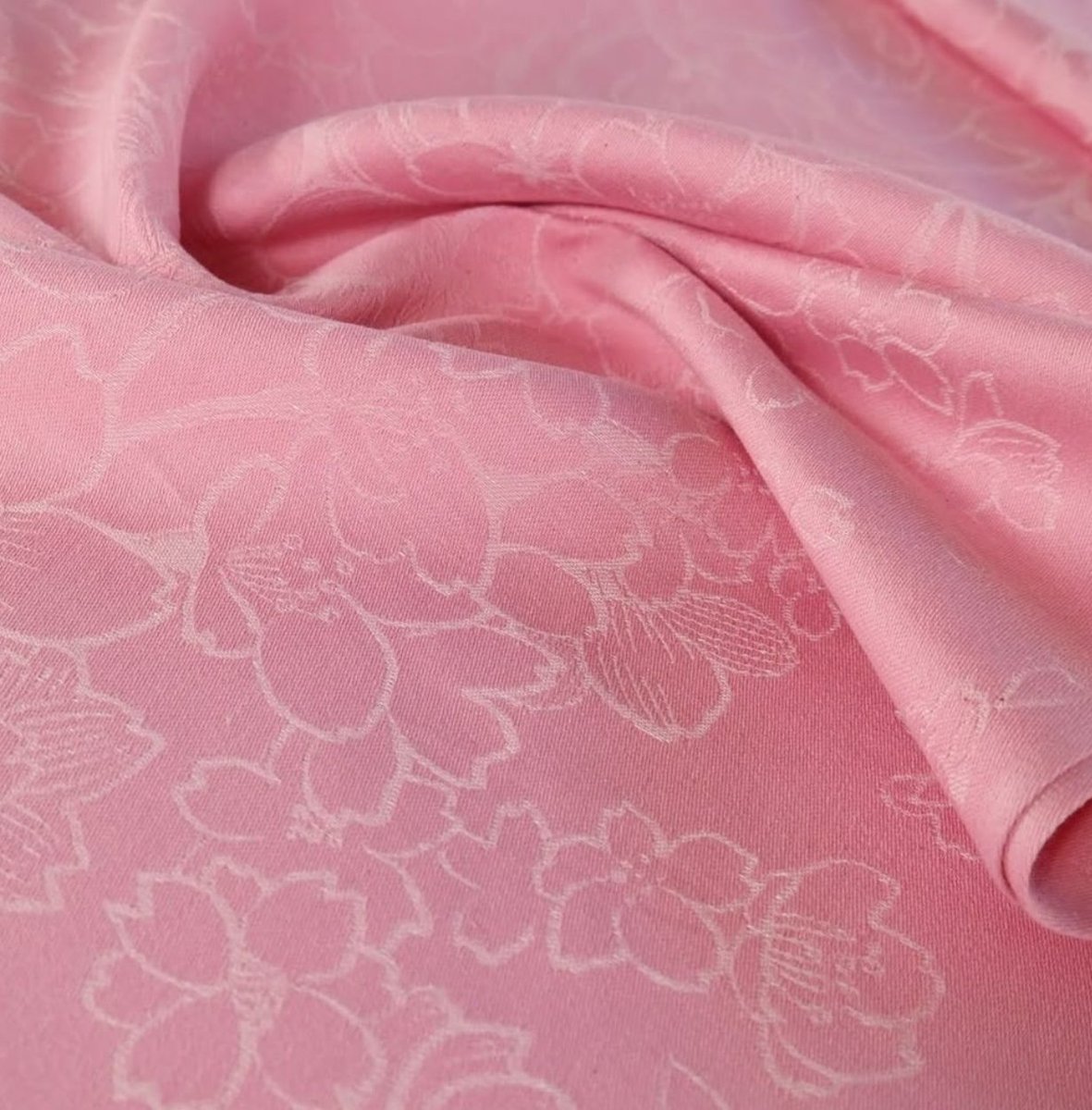 DIDYMOS_Baby's tweet photo. Our cherry blossom in a new look, created by designer Mick. From one edge to the other, the blossoms become more filigree, a small leaf border then finishes off the model. 

#Didysling #didymos #babywearing #ringsling #tragenistschön #Kirchsblüte #didylove #didyfan #tragemama https://t.co/iCL88xNnus