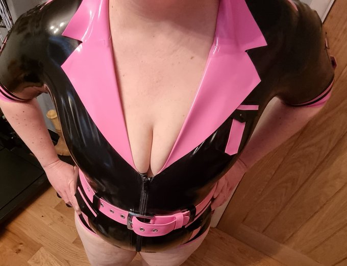 https://t.co/Tu4ZuUB5vA<a href="/tag/watersports"class="tags"><span>#watersports</span></a><a href="/tag/mistress"class="tags"><span>#mistress</span></a>