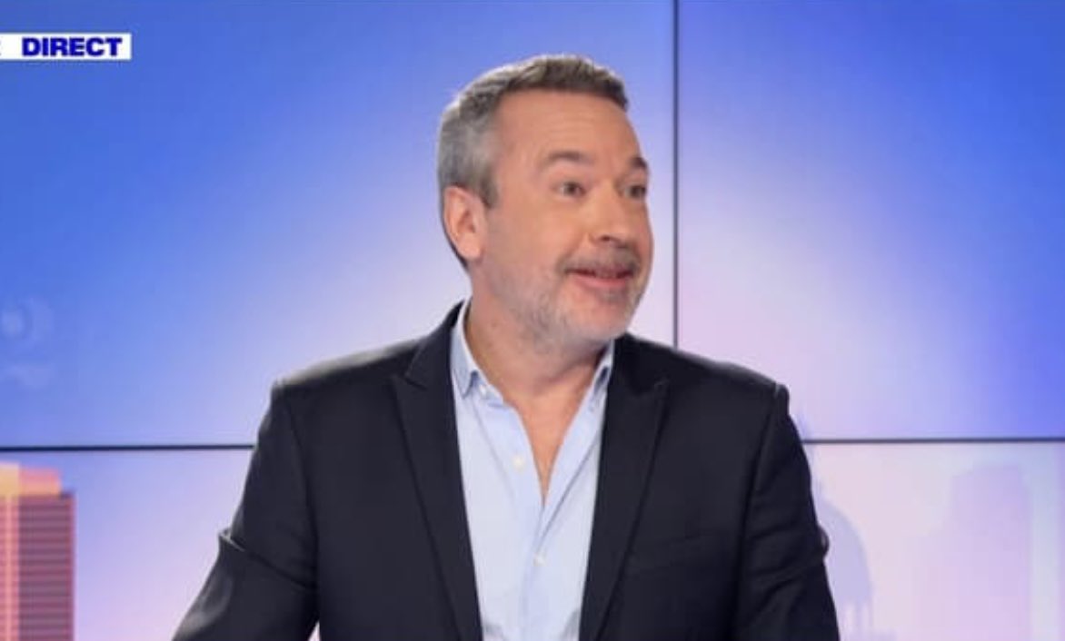 Vincent FERNIOT (@vincentferniot) on Twitter photo Quand <a href="/croissandeau/">matthieucroissandeau</a> raille gentiment l’annonce des équipes d’<a href="/EmmanuelMacron/">Emmanuel Macron</a> qu’il répondra à tous types de #journalistes » en ajoutant « Tous types? Qui? Des journalistes #sportifs ? des journalistes #GATRONOMIQUES? » …et puis quoi encore pourquoi pas #mode ou #deco? Triste. Quand <a href="/croissandeau/">matthieucroissandeau</a> raille gentiment l’annonce des équipes d’<a href="/EmmanuelMacron/">Emmanuel Macron</a> qu’il répondra à tous types de #journalistes » en ajoutant « Tous types? Qui? Des journalistes #sportifs ? des journalistes #GATRONOMIQUES? » …et puis quoi encore pourquoi pas #mode ou #deco? Triste.