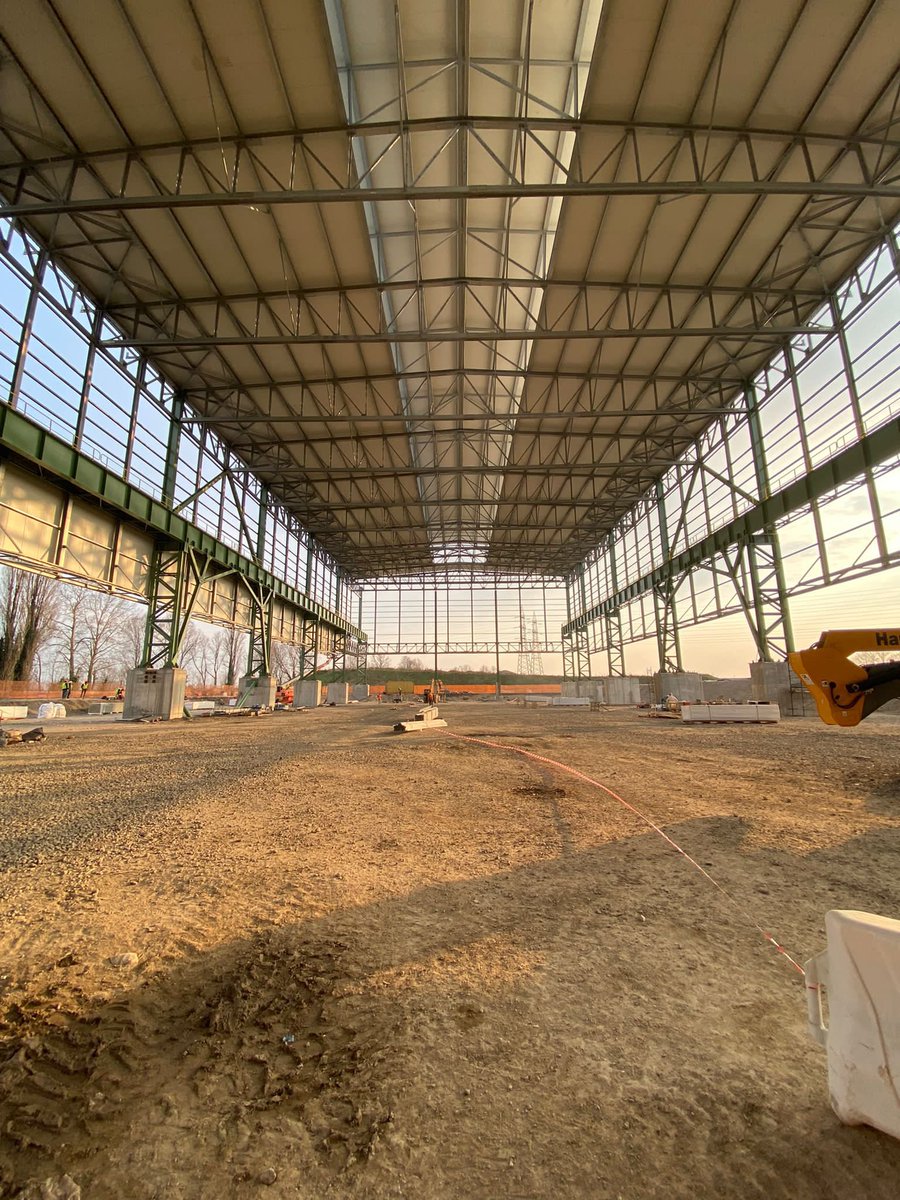 alcotecspa's tweet photo. Sono in corso i lavori di realizzazione del nuovo capannone di ampliamento dell'impianto di laminazione del Gruppo Duferco a San Zeno Naviglio. Alcotec sta svolgendo per conto di Cimolai SpA il Servizio di Prevenzione e Protezione della sicurezza del lavoro.
#sicurezza #aspp https://t.co/glKclJ84n1