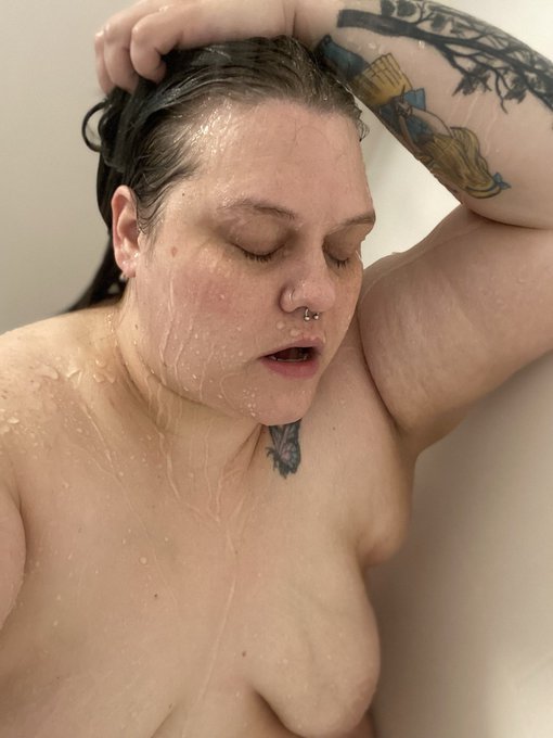 If he keeps telling me how much I turn him on, I&rsquo;ll keep sending him more pictures. But he doesn&rsquo;t follow<a href="/tag/bbw"class="tags"><span>#bbw</span></a><a href="/tag/secret"class="tags"><span>#secret</span></a><a href="/tag/camgirl"class="tags"><span>#camgirl</span></a>
