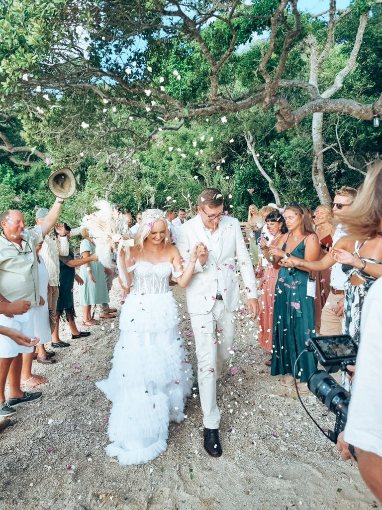 vicsouts's tweet photo. Married my best friend on Inhaca Island 🔆🐢 A whole dream elopement #bestfriends #elopement #wedding #dream #MarryMe https://t.co/NJbDGc2l8N