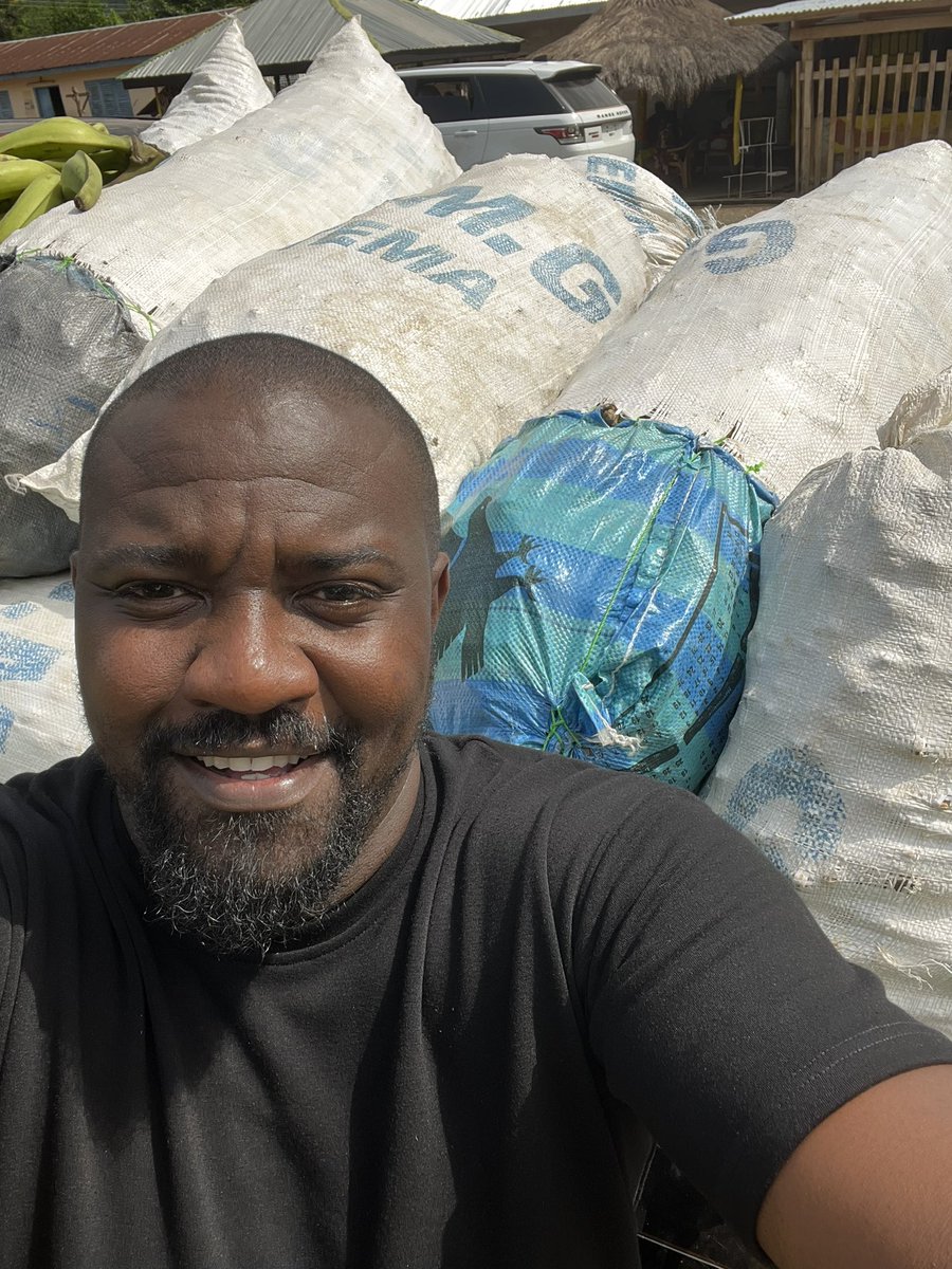 johndumelo's tweet photo. It’s always refreshing to harvest and deliver ginger to clients……Good Morning https://t.co/twsdEXUivP