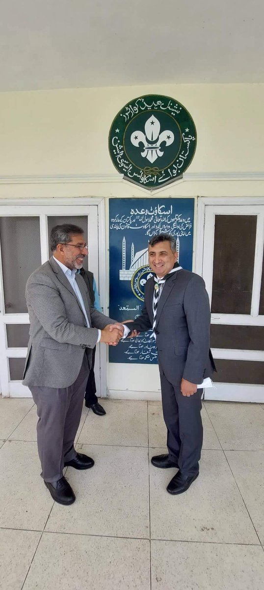 Moinhunzai's tweet photo. Grateful to @pakboyscouts for welcoming me and bestowing me the previledge of an honorary scout with Pakistan Boy Scouts Association. Performed a scout salute. My younger brother was an all accomplished star studded scout and I was a fence watcher 😉 #scoresettled #shortcut https://t.co/nwoF6cVTdg
