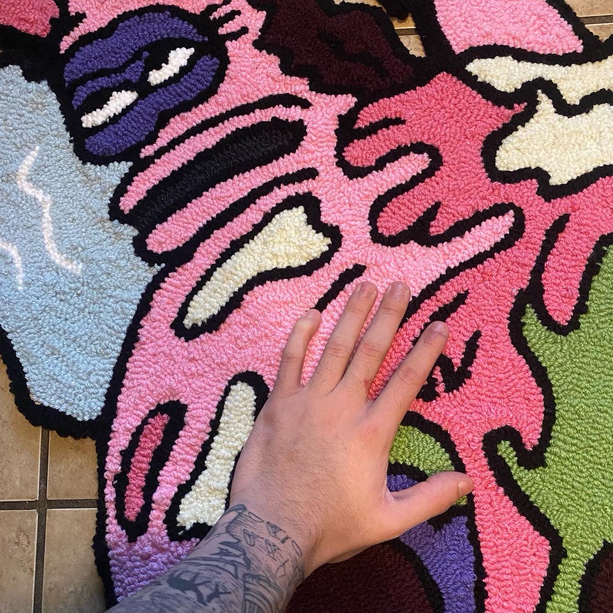 rugafellas's tweet photo. doing a giveaway a simple retweet could get you a free rug  ☺︎︎ https://t.co/Dgm7VF9R45