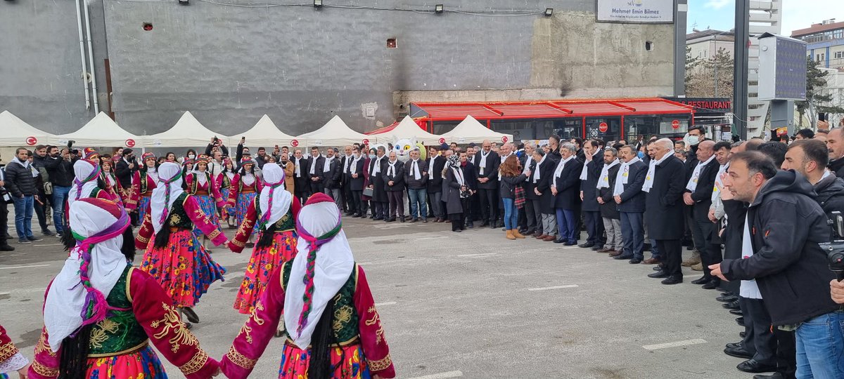 Şimdi Van Zamanı

Muhteşem bir açılışla başlayan Van Shopping Fest kortej yürüyüşü, halk oyunları ve vatandaşların yoğun katılımıyla sürüyor.

<a href="/valibilmez/">Mehmet Emin Bilmez</a> 
#VanShoppingFest 
#Van