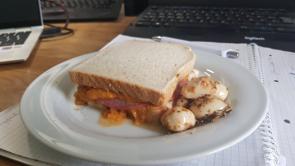 Dinge, die ich nur im HomeOffice kann - heute: Frühstücken 😋