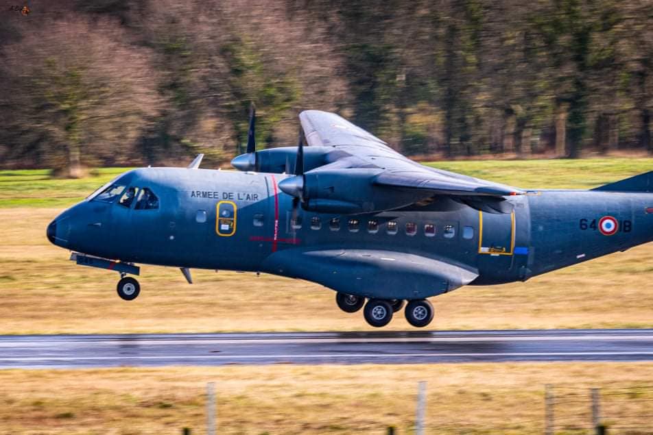 ForcesOperation's tweet photo. Un début de calendrier pour le remplacement de la flotte tactique : les 14 C-130H à partir de 2030, les 27 CN-235 à partir de 2035
➡️Opération d'armement "avion de transport & d'assaut du segment médian" lancée en 2021, en théorie alimentée par le projet #PESCO FMTC sous lead 🇫🇷 https://t.co/jPrXyPVEAD