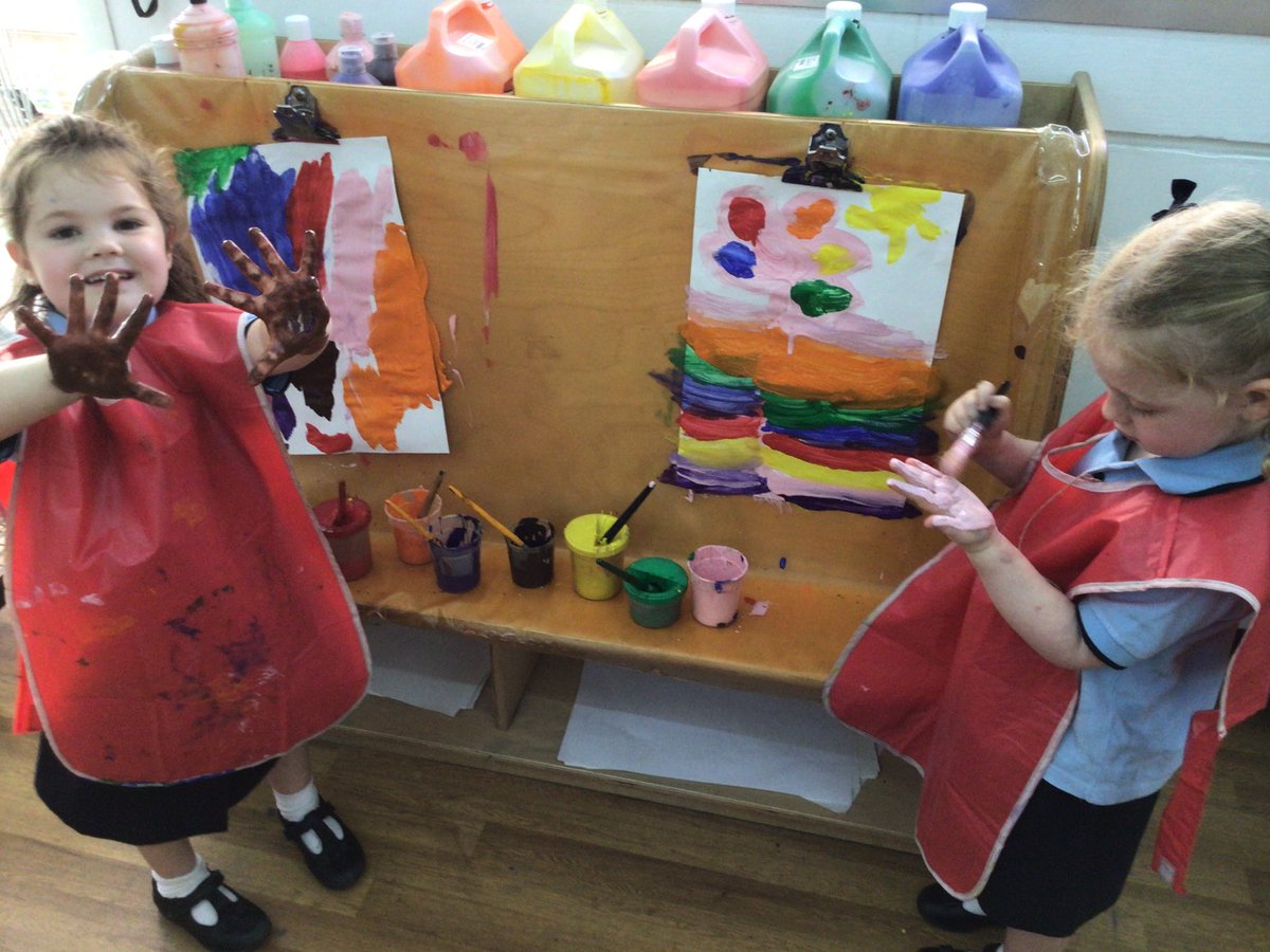 JESSjumeirahFS1's tweet photo. There’s no such thing as being caught red-handed @JESSjumeirahFS1 if you’re having fun while exploring, creating and learning! #JESSJumcreativity https://t.co/hOU1nwbXDL