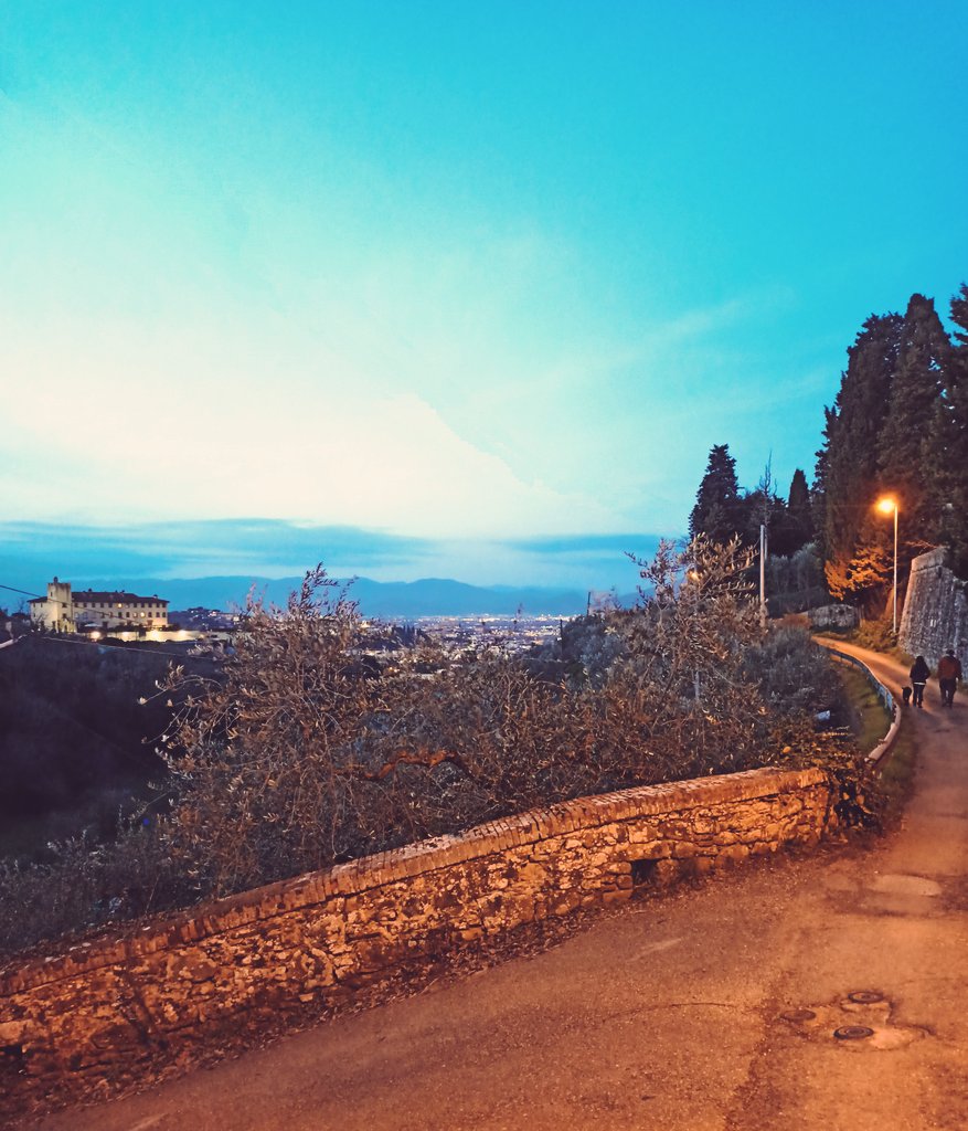 Elaversee's tweet photo. #SantaLucia #Photography #Coupleswalk https://t.co/aPEZB0ltFX