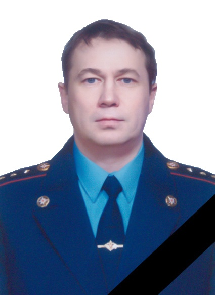 firepress1's tweet photo. 15 марта, при тушении пожара в г.Первоуральске трагически погиб старший прапорщик внутренней службы (в отставке) Николай Шамарин командир отделения отдельного поста 47 пожарно-спасательной части 10 пожарно-спасательного отряда. 

#МЧСРоссии #МЧС66 #МЧССвердловск https://t.co/5Yb90yjC6n