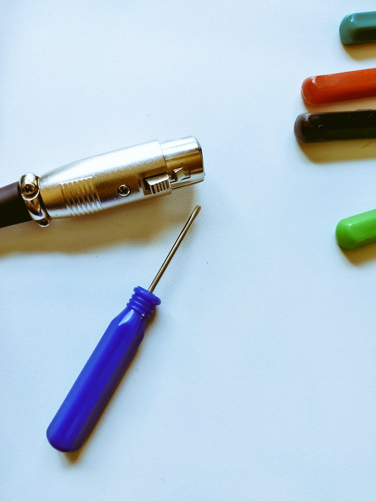 nero_koji's tweet image. レッツ分解(●´ω｀●)ノ

#マイクケーブル