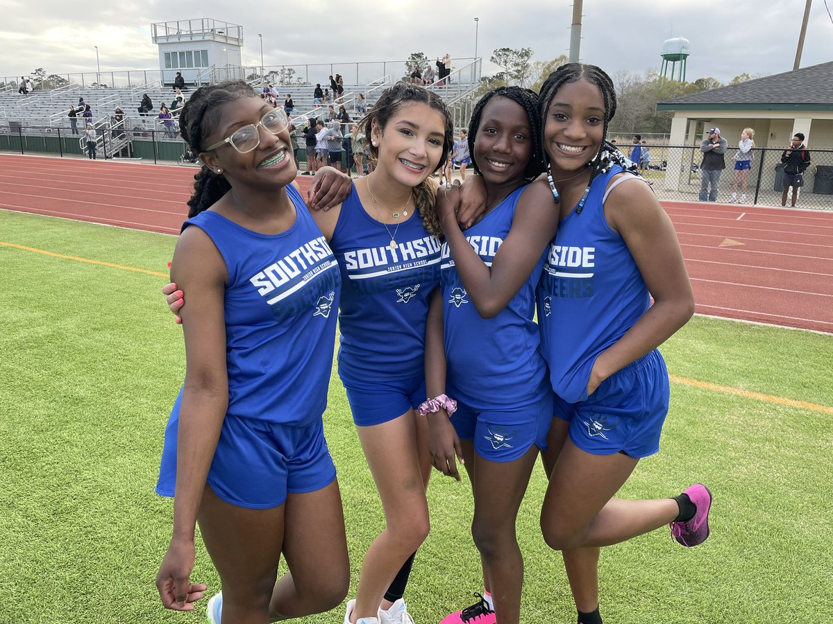Coach_Kemerer's tweet photo. nothing like starting off a track meet and track season with a W (4x200 girls killed it!) https://t.co/K3x6RwotNr