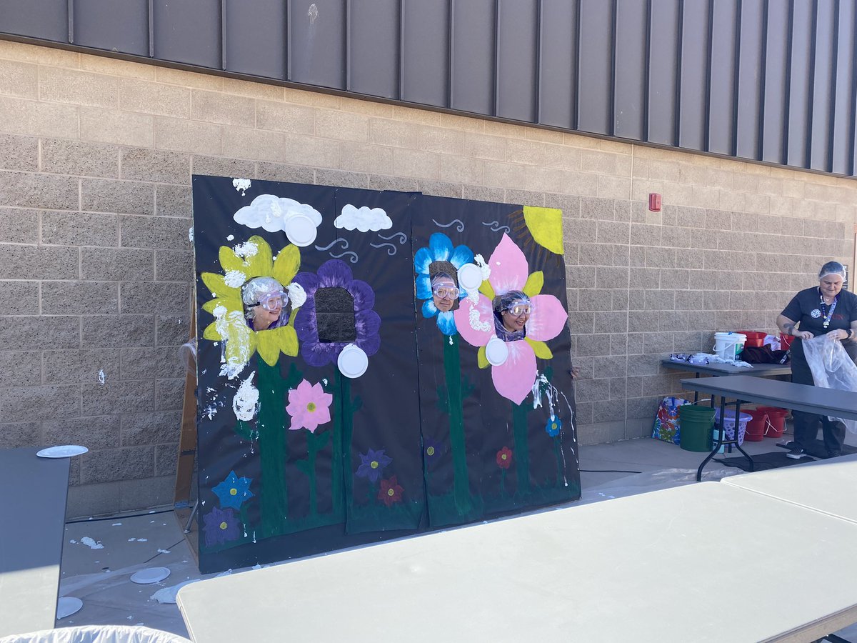 PI day at MelvaDavis what a blast! Kids throwing cream pies at their favorite teachers ❤️ it !!!! @Adelanto_ESD <a href="/principalMDAE/">Kathy Youskievicz</a> <a href="/AABKatzMDAE/">Bonnie Katz</a>