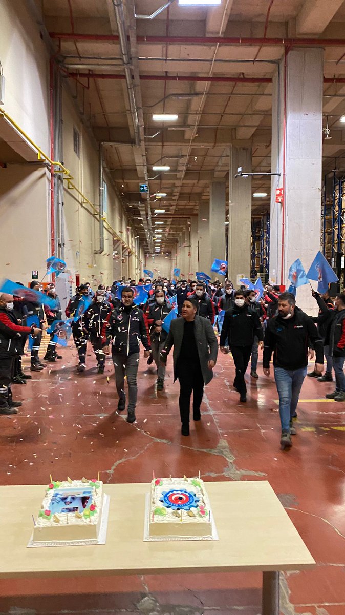 Evde nasıl bir Ailen varsa, çalıştığın yerde de bir Ailen olsun.

İnsana Sevgi, Emeğe saygı...

#TürkMetaldeÖrgütlen