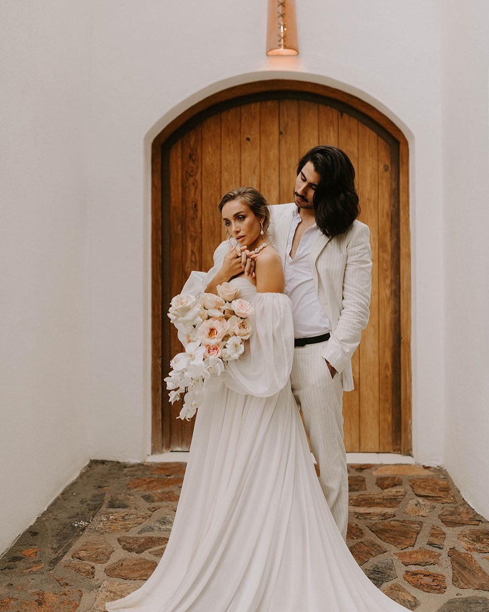 EventPlannerPH's tweet photo. From traditional ivory and cream champagne hues, this look is timeless! 👰🏻🤵🏻

https://t.co/ULguznZaZV

📷 @brittanybradleystudio
.
.
.
.
.
#weddingplannerph #weddingwardrobe https://t.co/MnLmmeiYiP