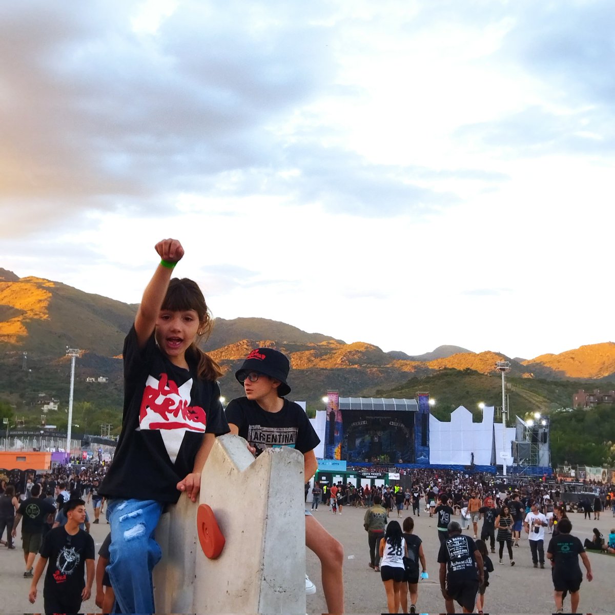 ᴛᴇ ᴇsᴛᴏʏ ᴀᴘᴜɴᴛᴀɴᴅᴏ
ᴄᴏɴ ᴜɴᴀ ᴄᴀɴᴄɪᴏɴ🎶 #banquete #LaRenga #potrerodelosfunes