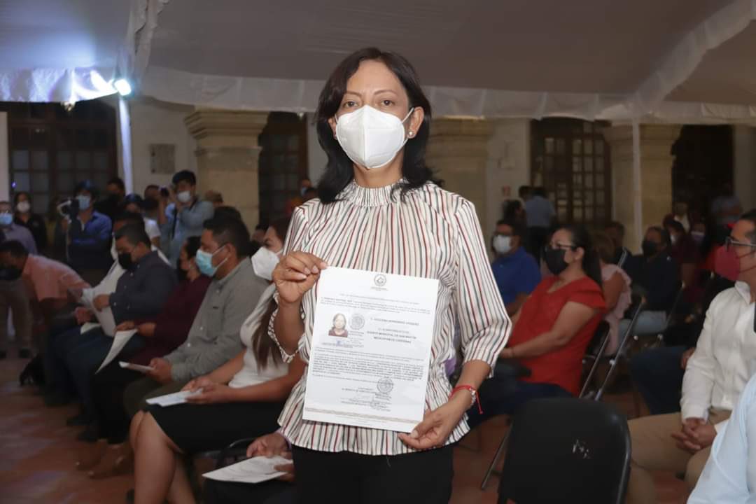 RedMChingonas's tweet photo. Felicitamos a la amiga de la #RedDeMujeresChingonas Azucena Martínez Hernández por haber ganado la contienda electoral del día de ayer, y ser la nueva Agente Municipal de San Martín Mexicapam. 
¡Enhorabuena!
#Oaxaca https://t.co/mmP1mGpuu7